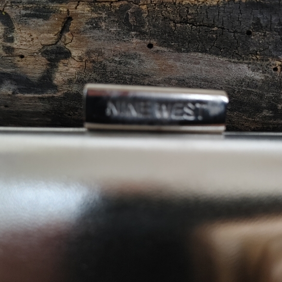 NINE WEST METALLIC CLUTCH - Picture 3 of 6